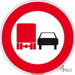 Señal prohibido adelantar para vehículos con un peso superior a 3,5 toneladas